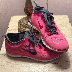 Nike Women's Athletic Shoes in Pink and Gray